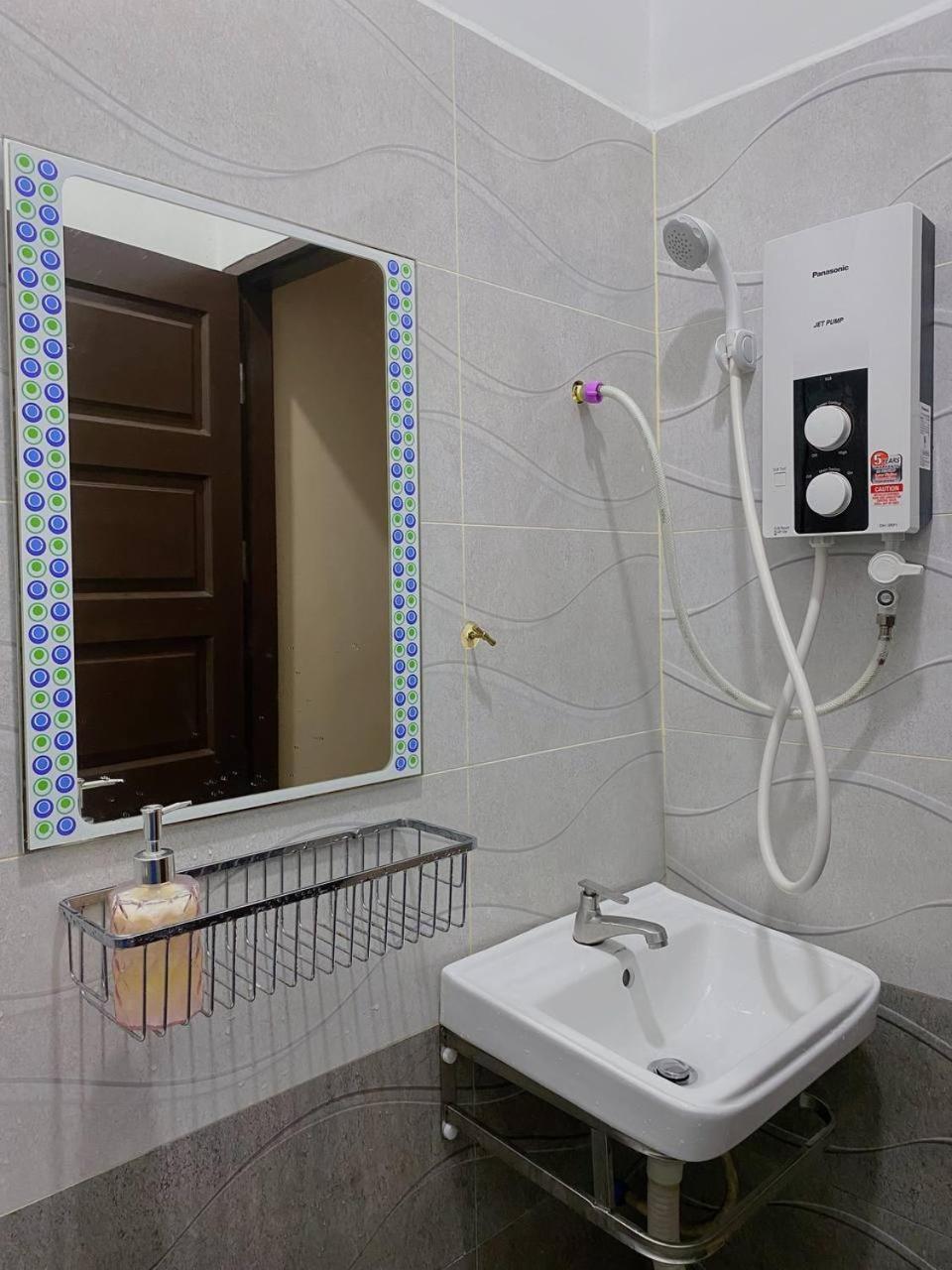 Nsjay Guest House Kampong Gong Balai Exterior foto